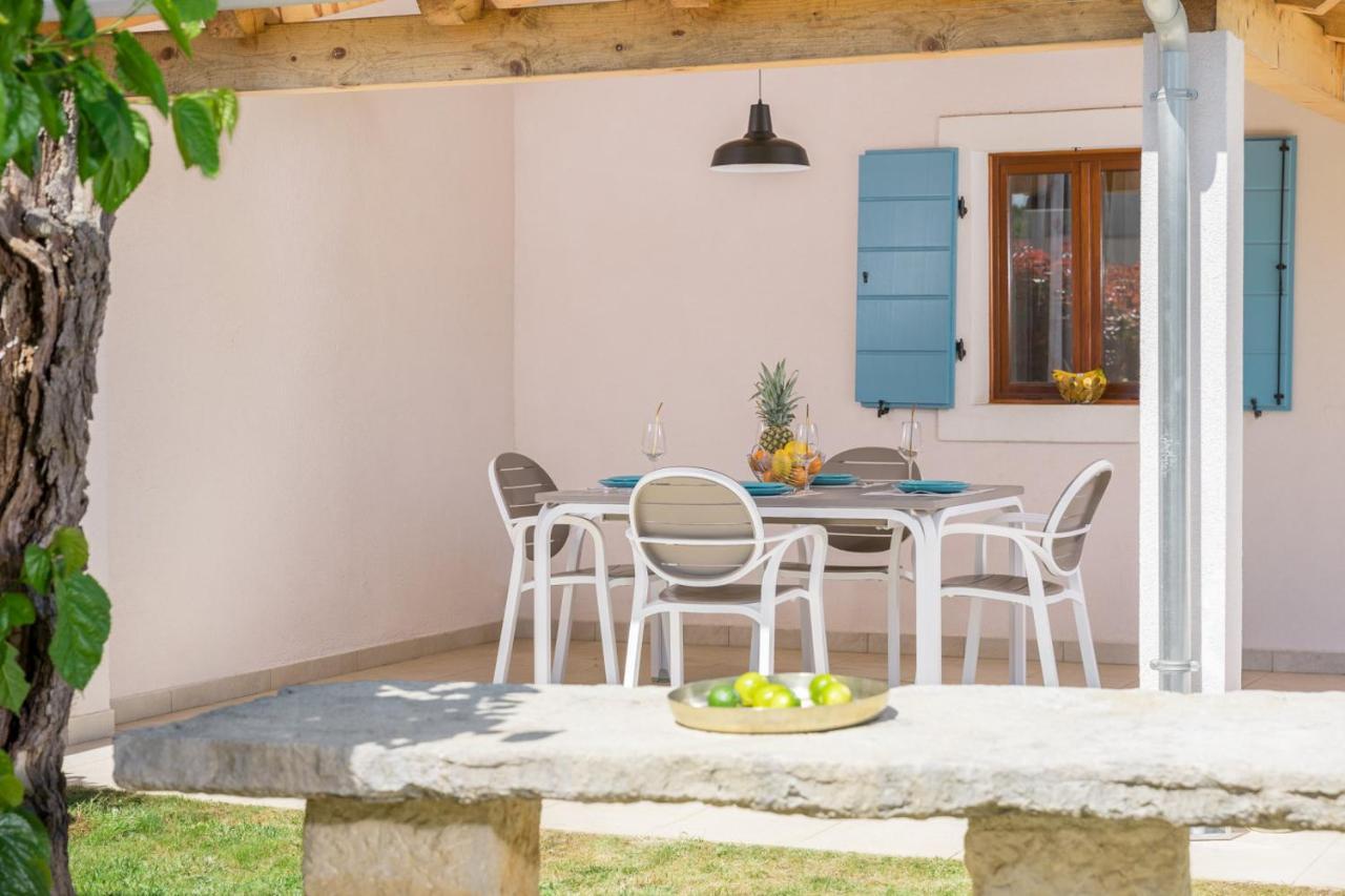 Casa Vita Holiday Home Porec Exterior photo