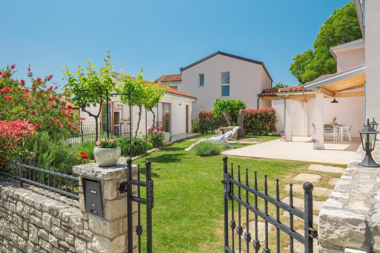 Casa Vita Holiday Home Porec Exterior photo