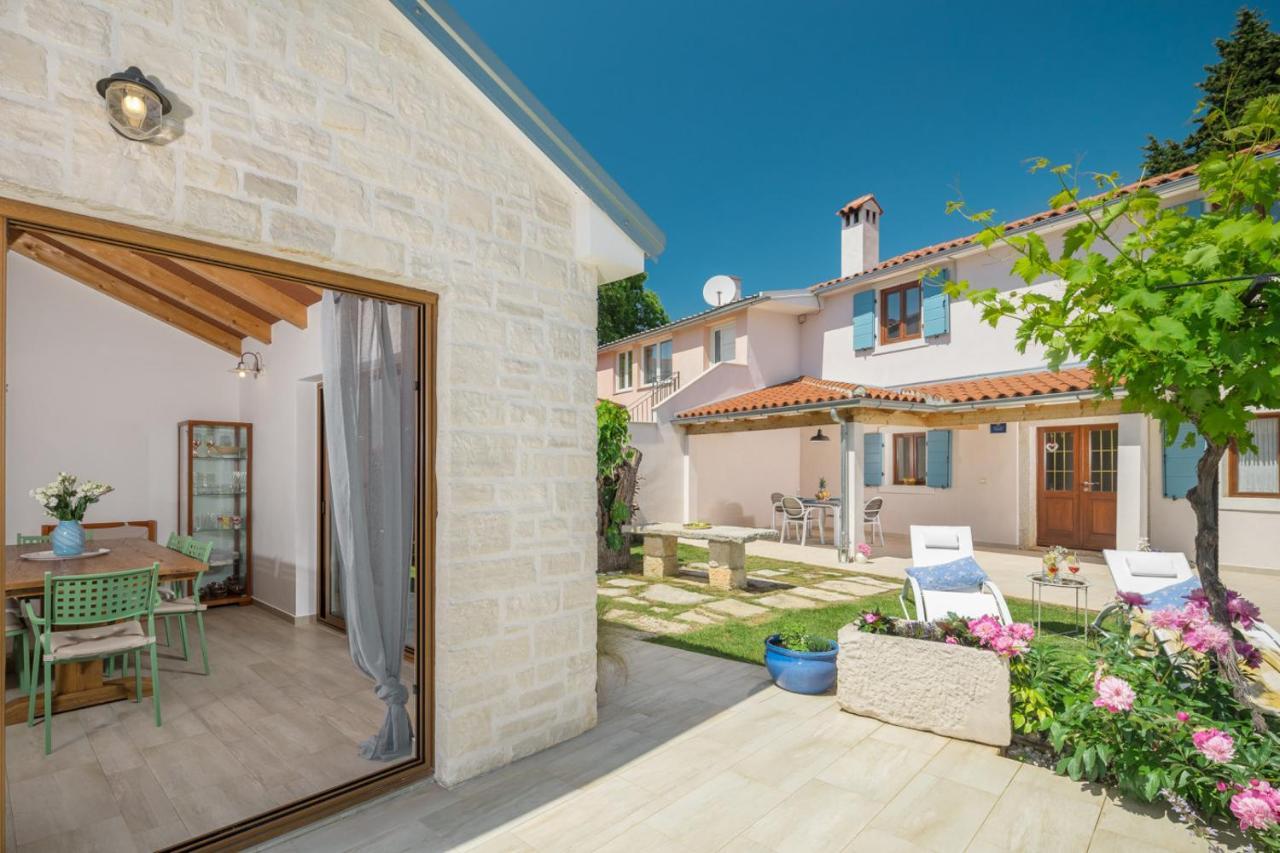 Casa Vita Holiday Home Porec Exterior photo