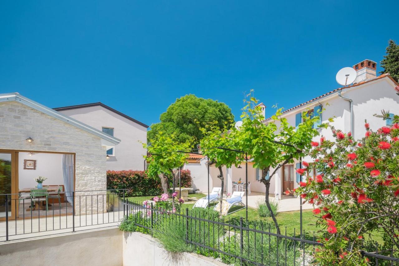 Casa Vita Holiday Home Porec Exterior photo