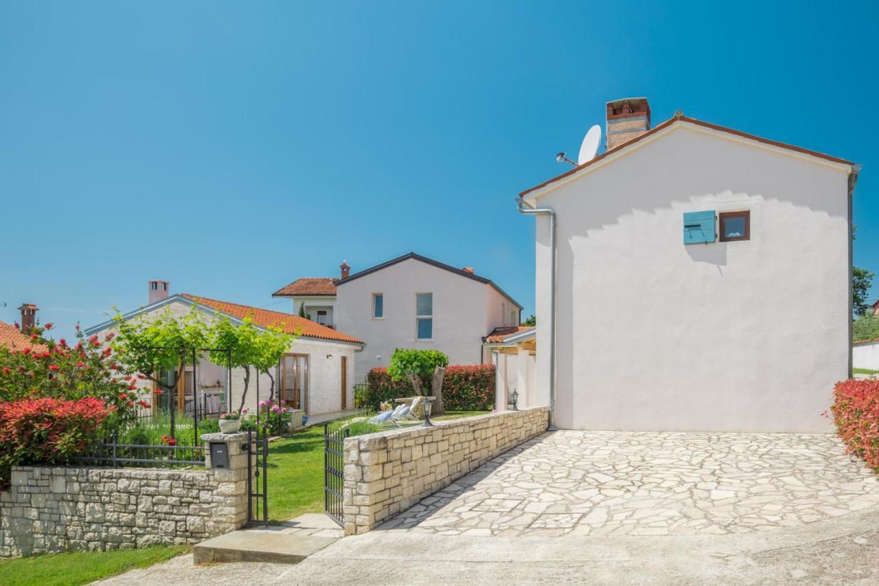 Casa Vita Holiday Home Porec Exterior photo