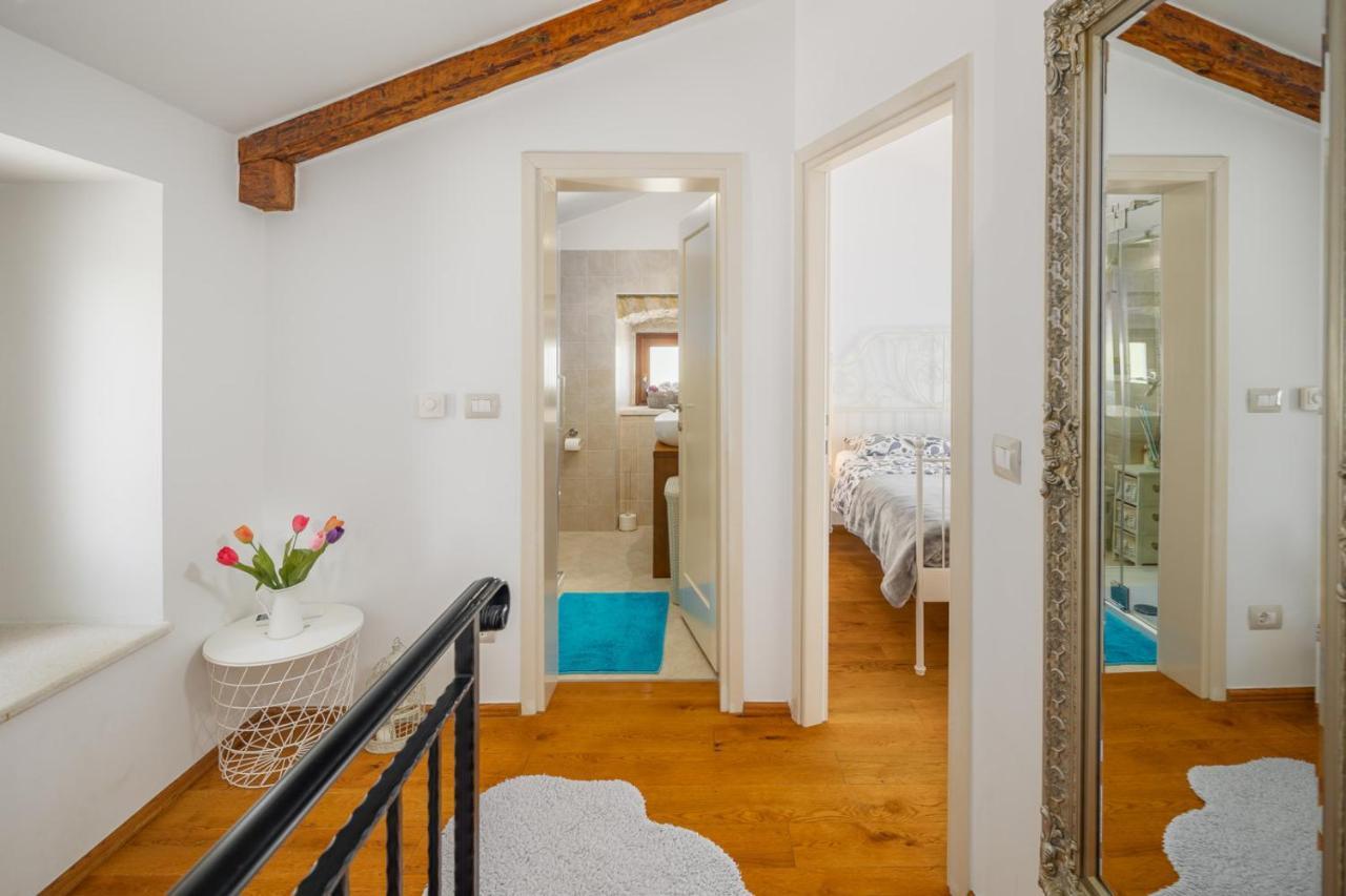 Casa Vita Holiday Home Porec Exterior photo