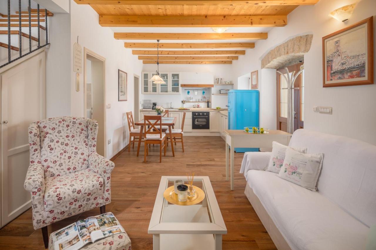 Casa Vita Holiday Home Porec Exterior photo