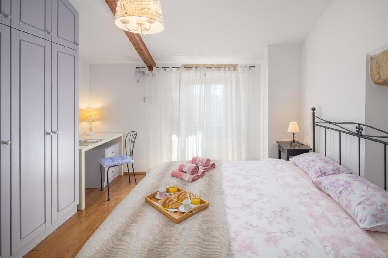 Casa Vita Holiday Home Porec Exterior photo